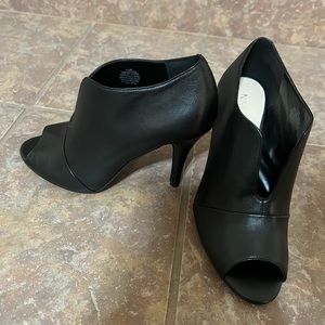 Nine West black heels size 7.5M